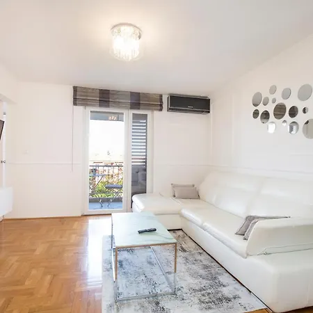 Parentium Apartament *